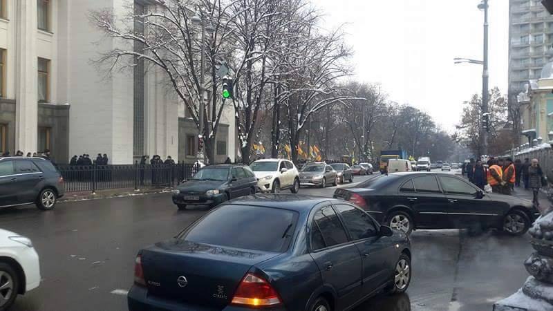 Движение на Грушевского разблокировано